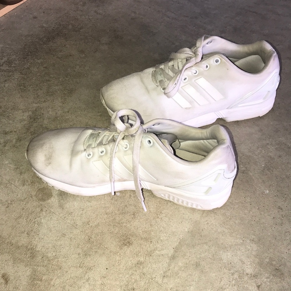 WHITE ADIDAS TENNIS SHOES SZ 8!